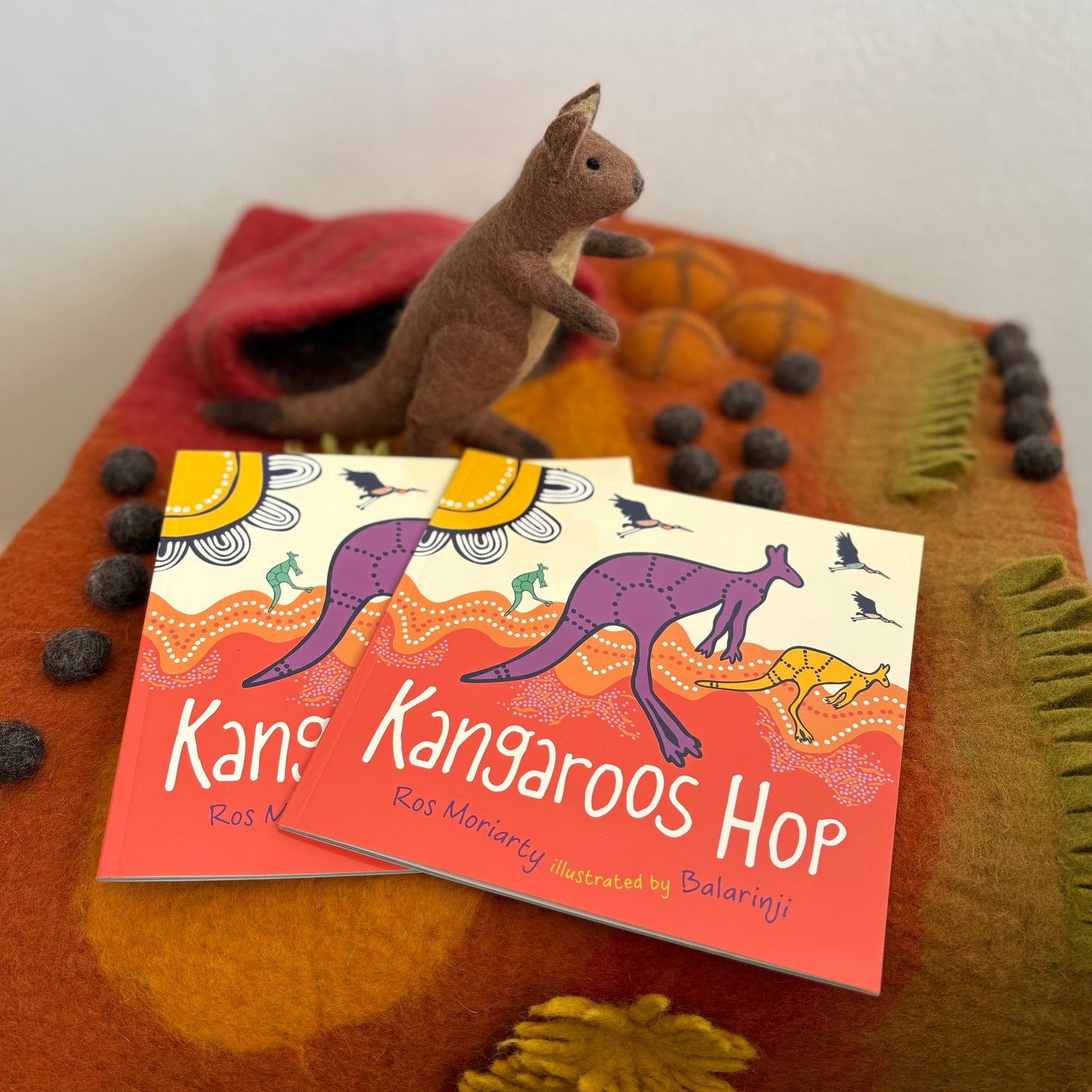 Kangaroos Hop by Ros Moriarty (Paper Back)