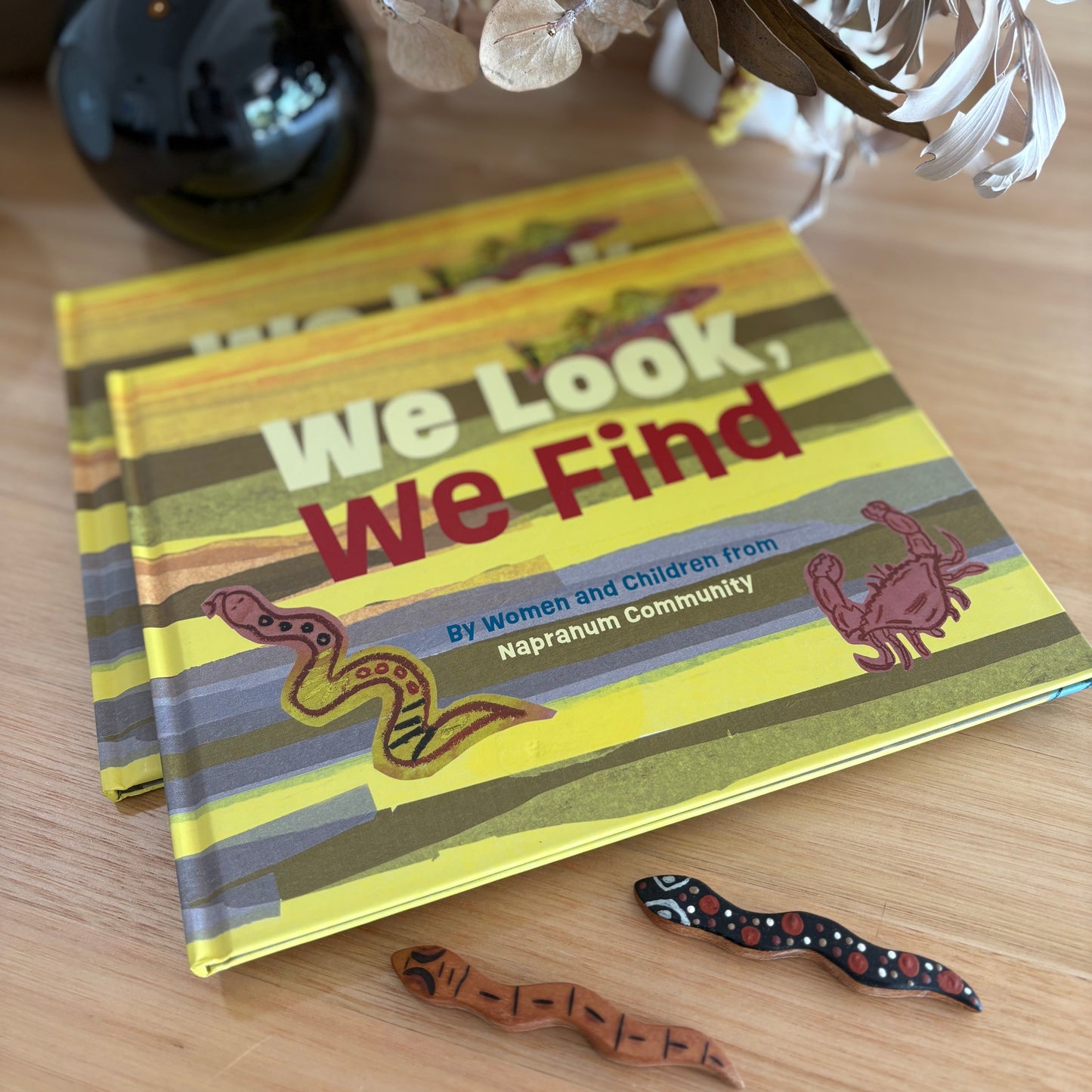 We Look, We Find by The Women & Children of The Napranum Community (Hard Back)