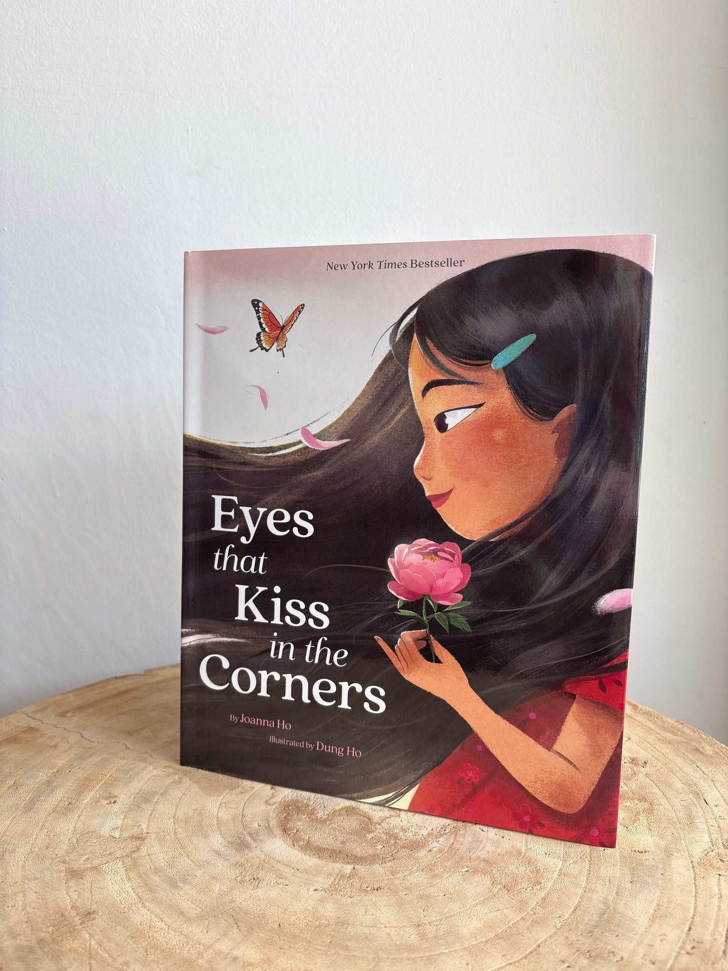 Eyes That Kiss In The Corners by Joanna Ho (Hard Back)