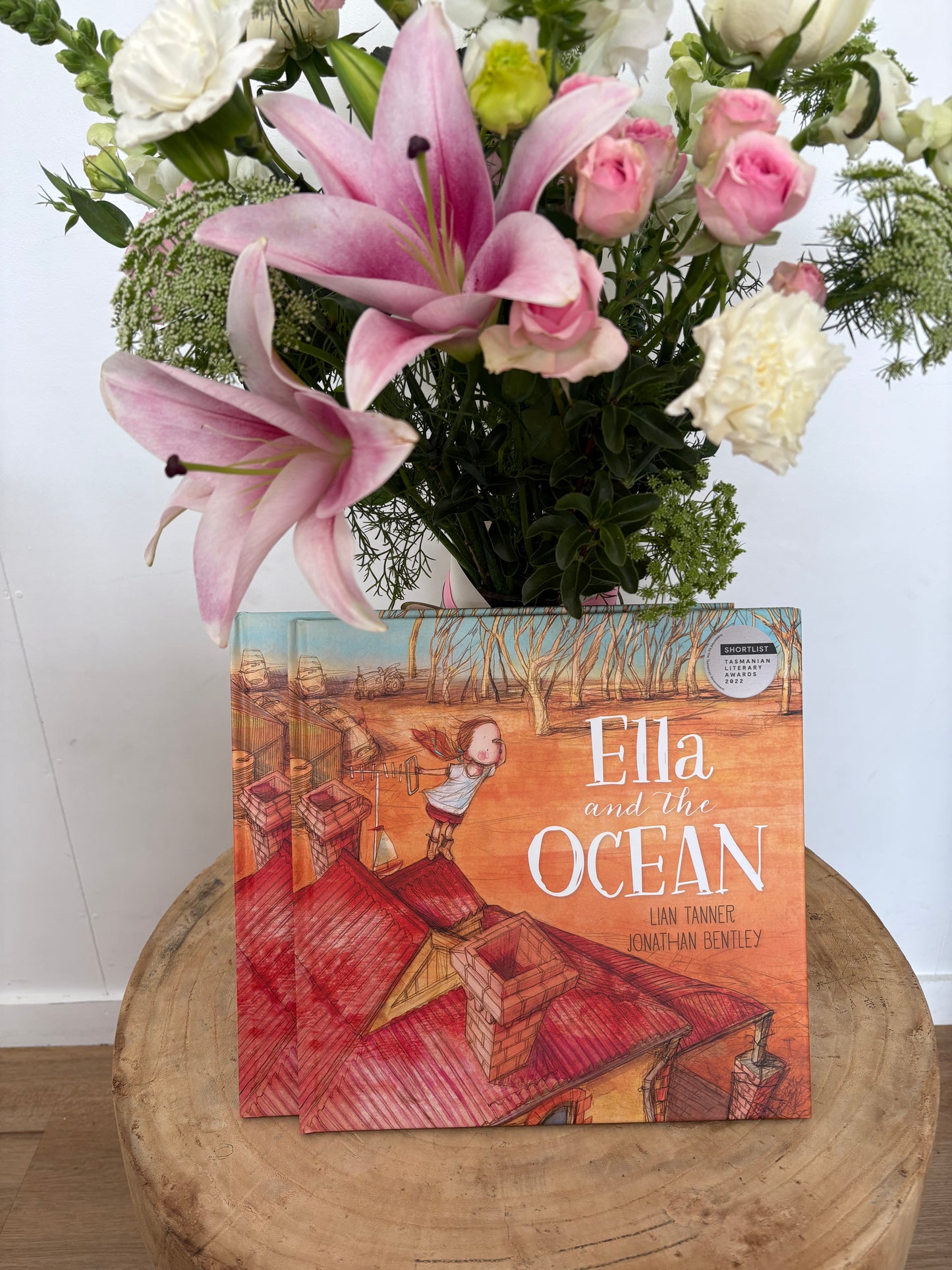 Ella and The Ocean by Lian Tanner & Jonathon Bentley (Hard Back)