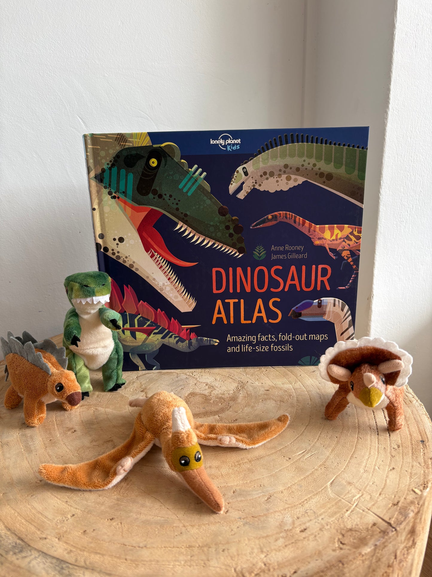 Dinosaurs Atlas by Lonely Planet Kids (Hard Back)