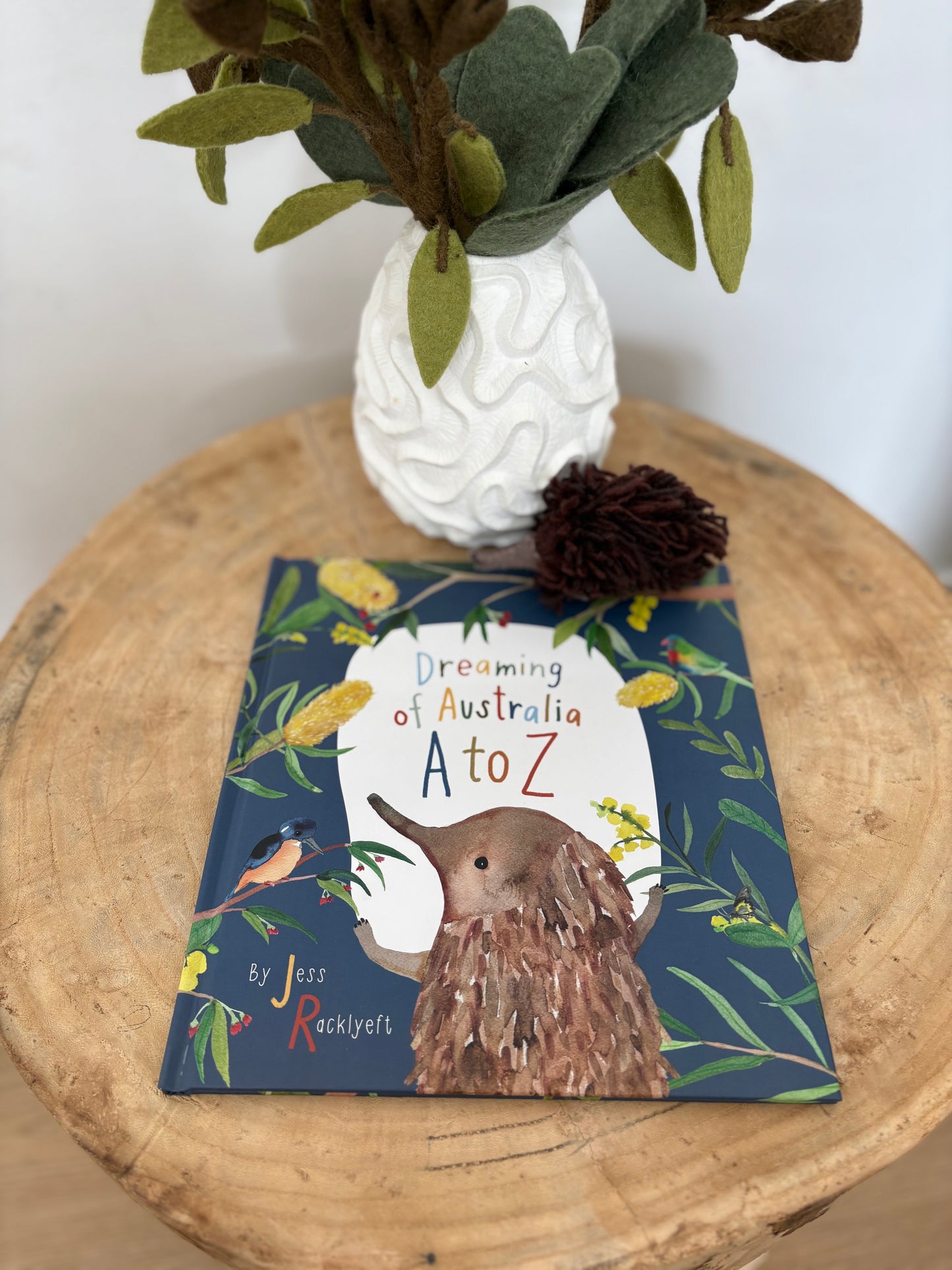 Dreaming of Australia A to Z by Jess Racklyeft (Hard Back)