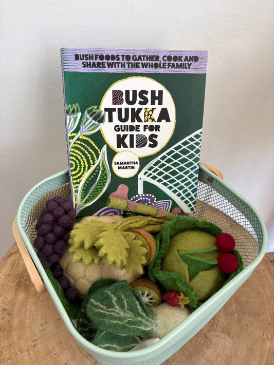 Bush Tukka Guide for Kids by Samantha Martin (Paper Back)