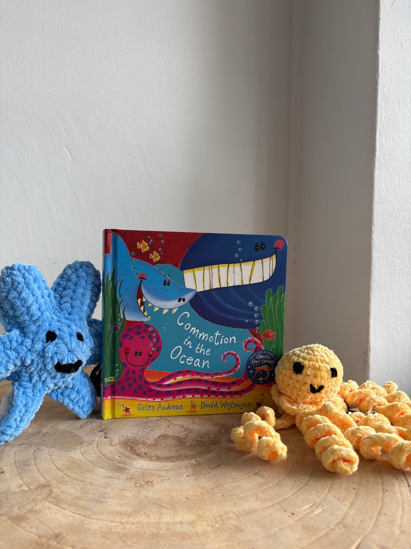 Commotion In The Ocean by Giles Andreae (Board Book)