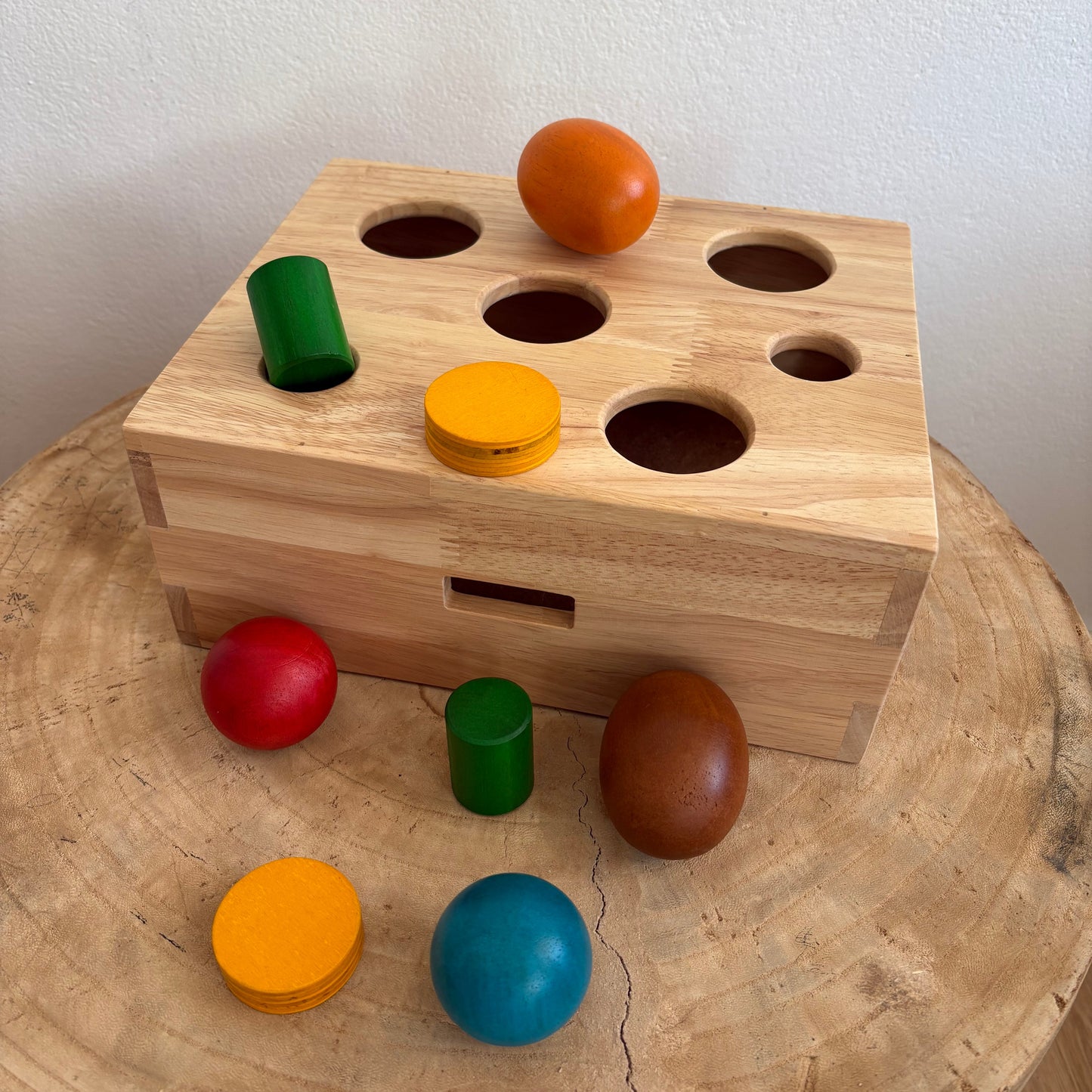 Peek a boo sorting box