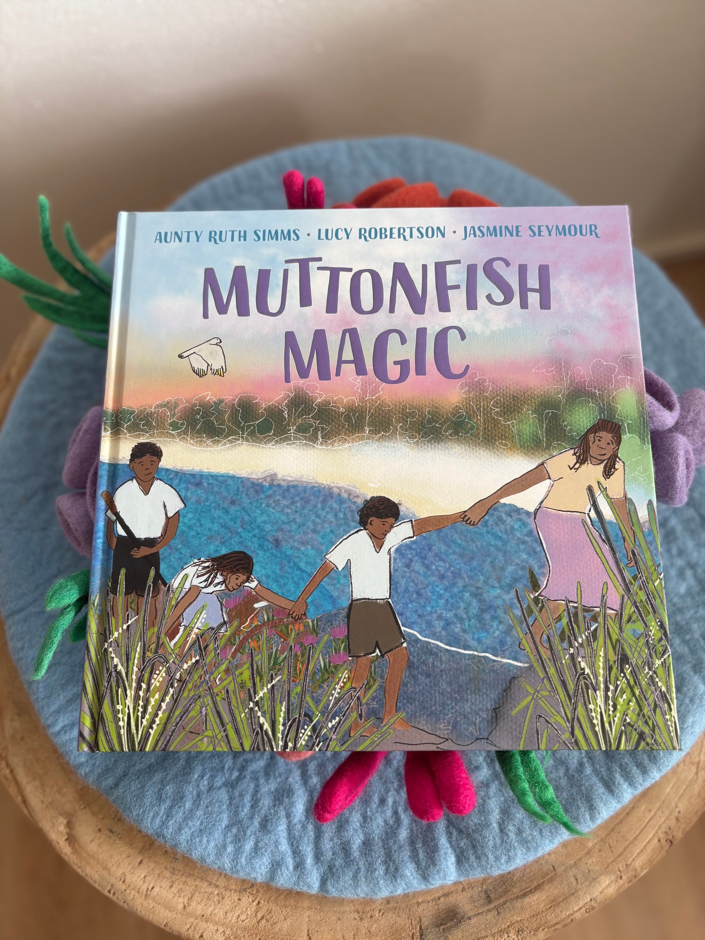 Muttonfish Magic by Aunty Ruth Simms & Lucy Robertson (Hard Back)