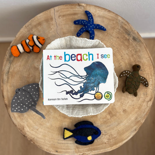 At The Beach I See by Kamsani Bin Salleh (Board Book)