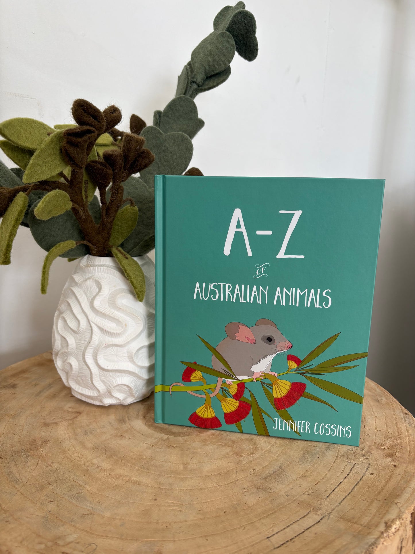A-Z of Australian Animals by Jennifer Cossins (Hard Back)