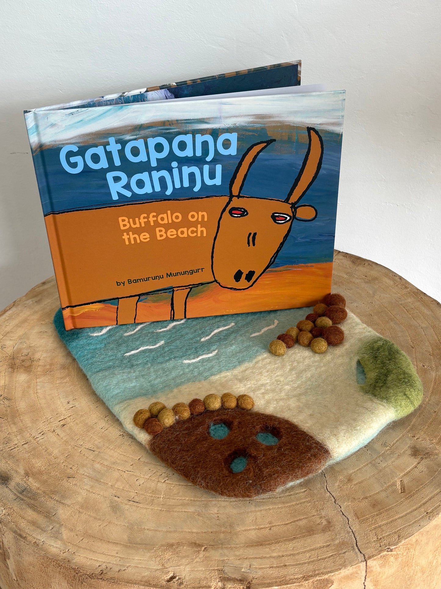 Gatapana Raninu - Buffalo On The Beach by Bamurunju Munungurr (Hard Back)