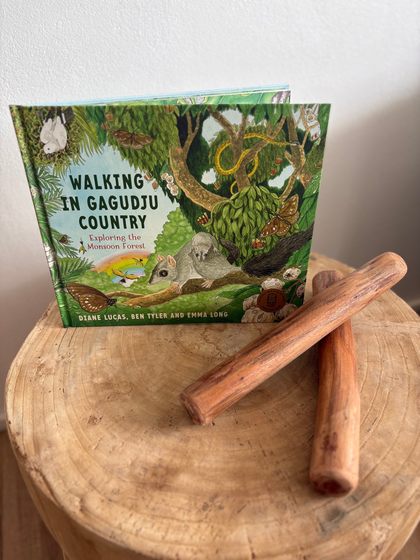 Walking in Gagudju Country by Diane Lucas,Ben Tyler & Emma Long (Hard Back)